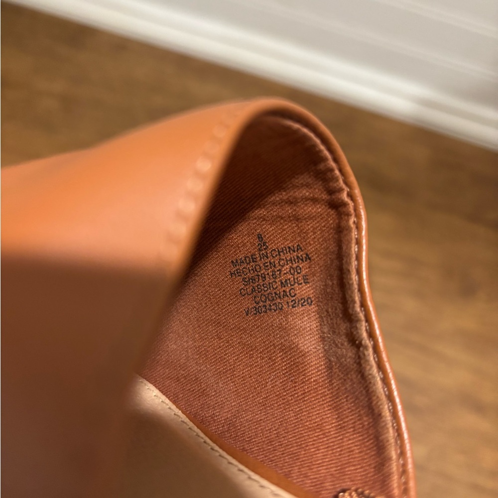 Old Navy Pointed Flat Mule - Picture 3 of 4